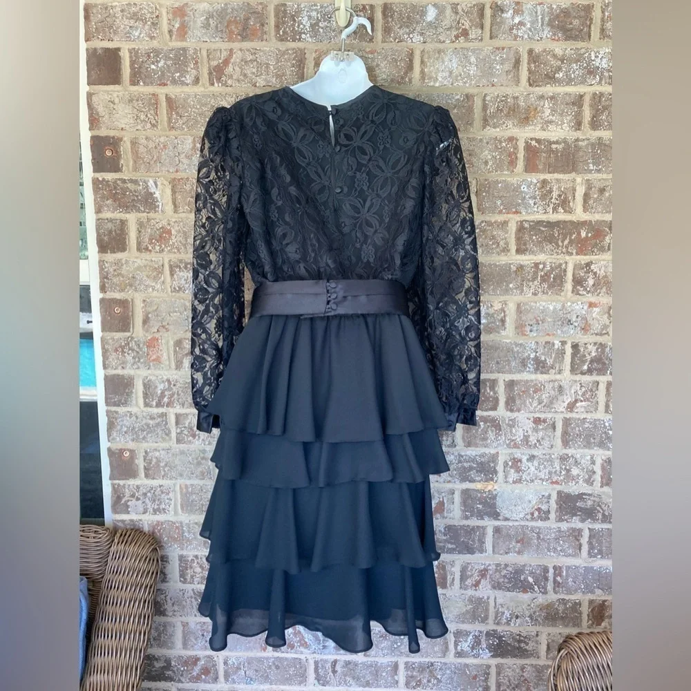 70s Vintage Mavinette Black lace layered ruffles Dress with Belt Sz 8 Goth Fairy - Picture 9 of 12